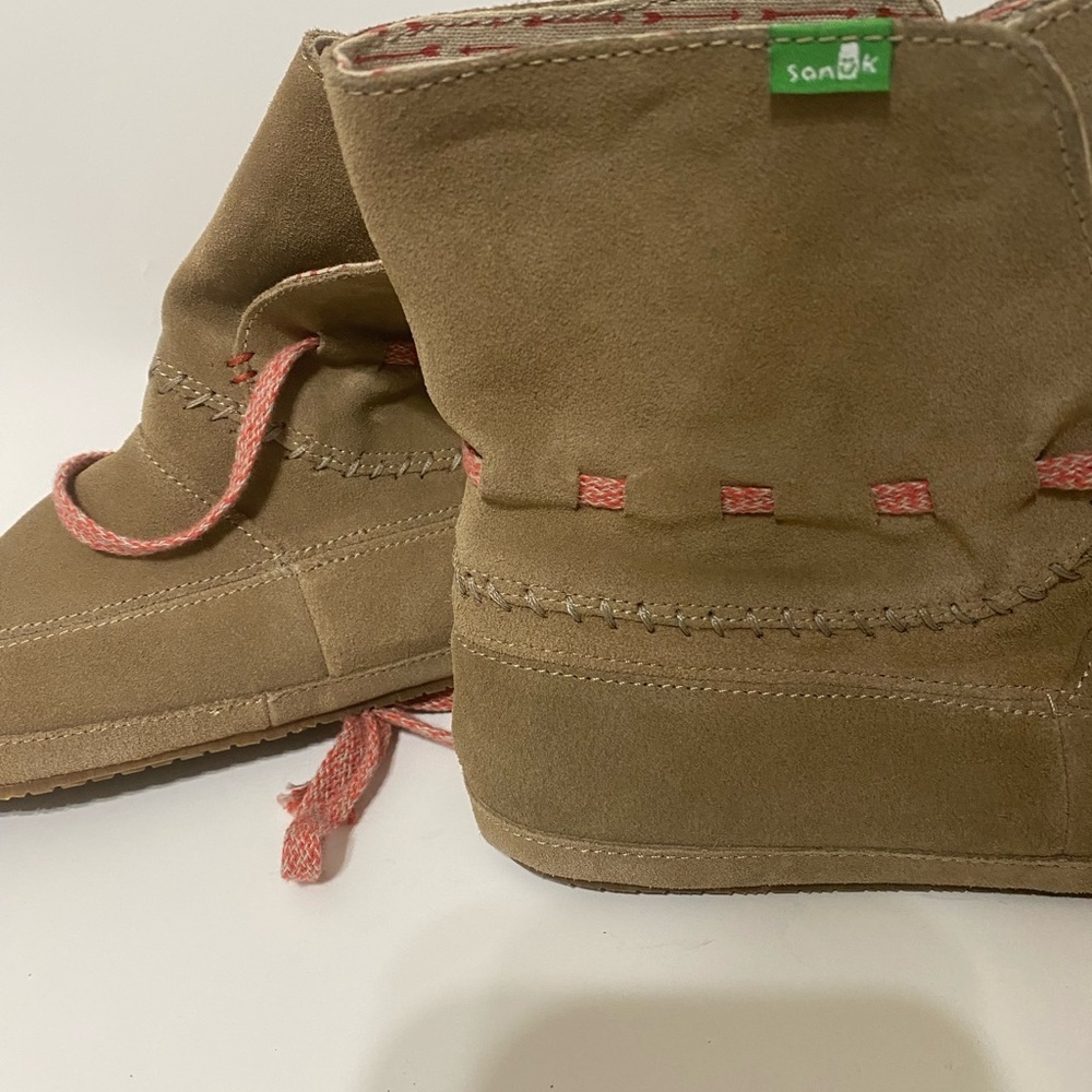Sanuk suede  Tan Women's Boots with Pink Laces size 9 - Picture 2 of 7